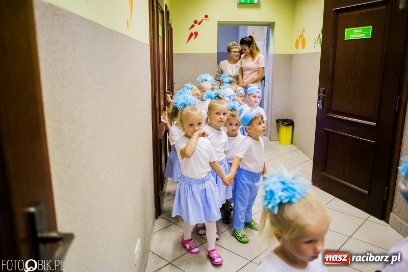 Zdjęcie w galerii na portalu naszraciborz.pl: Ostatni dzwonek zabrzmiał w Studziennej. Miejskie zakończenie roku szkolnego w ZSP 4 wiadomości z regionu