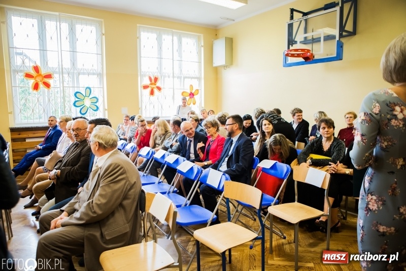 Zdjęcie w galerii na portalu naszraciborz.pl: Ostatni dzwonek zabrzmiał w Studziennej. Miejskie zakończenie roku szkolnego w ZSP 4 wiadomości z regionu