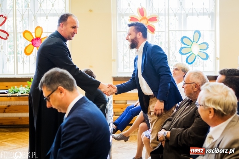 Zdjęcie w galerii na portalu naszraciborz.pl: Ostatni dzwonek zabrzmiał w Studziennej. Miejskie zakończenie roku szkolnego w ZSP 4 wiadomości z regionu