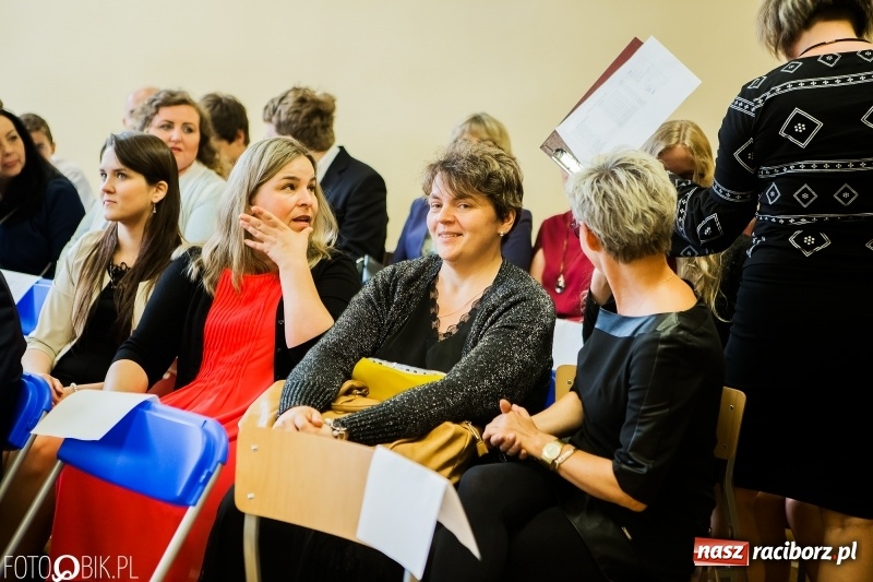 Zdjęcie w galerii na portalu naszraciborz.pl: Ostatni dzwonek zabrzmiał w Studziennej. Miejskie zakończenie roku szkolnego w ZSP 4 wiadomości z regionu