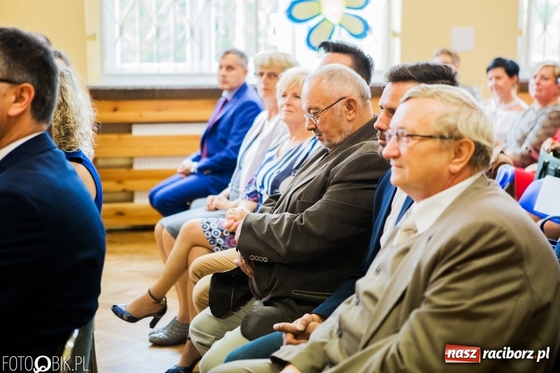 Zdjęcie w galerii na portalu naszraciborz.pl: Ostatni dzwonek zabrzmiał w Studziennej. Miejskie zakończenie roku szkolnego w ZSP 4 wiadomości z regionu
