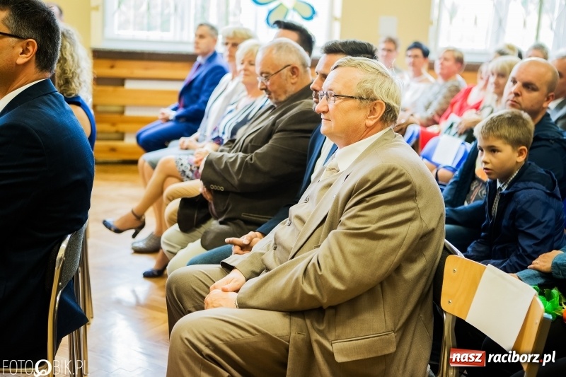 Zdjęcie w galerii na portalu naszraciborz.pl: Ostatni dzwonek zabrzmiał w Studziennej. Miejskie zakończenie roku szkolnego w ZSP 4 wiadomości z regionu