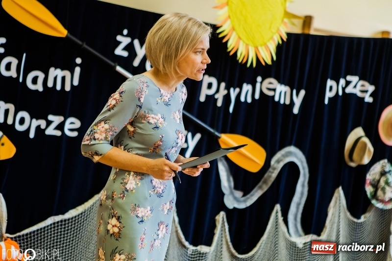 Zdjęcie w galerii na portalu naszraciborz.pl: Ostatni dzwonek zabrzmiał w Studziennej. Miejskie zakończenie roku szkolnego w ZSP 4 wiadomości z regionu