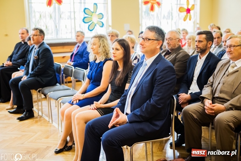 Zdjęcie w galerii na portalu naszraciborz.pl: Ostatni dzwonek zabrzmiał w Studziennej. Miejskie zakończenie roku szkolnego w ZSP 4 wiadomości z regionu