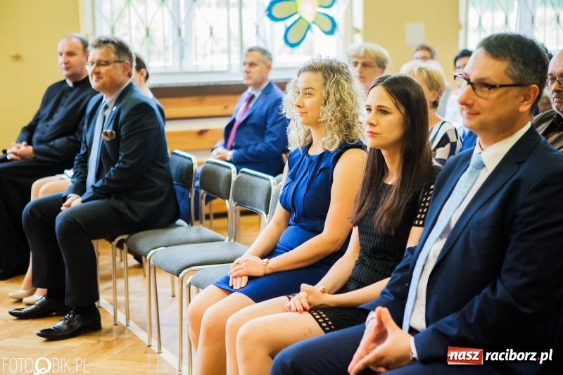 Zdjęcie w galerii na portalu naszraciborz.pl: Ostatni dzwonek zabrzmiał w Studziennej. Miejskie zakończenie roku szkolnego w ZSP 4 wiadomości z regionu