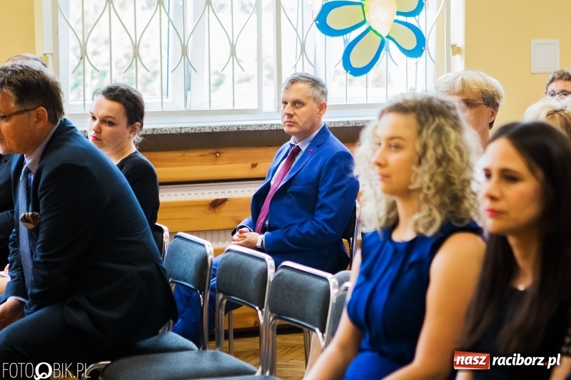 Zdjęcie w galerii na portalu naszraciborz.pl: Ostatni dzwonek zabrzmiał w Studziennej. Miejskie zakończenie roku szkolnego w ZSP 4 wiadomości z regionu