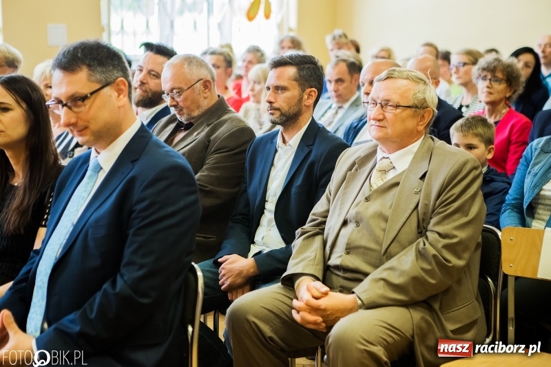 Zdjęcie w galerii na portalu naszraciborz.pl: Ostatni dzwonek zabrzmiał w Studziennej. Miejskie zakończenie roku szkolnego w ZSP 4 wiadomości z regionu