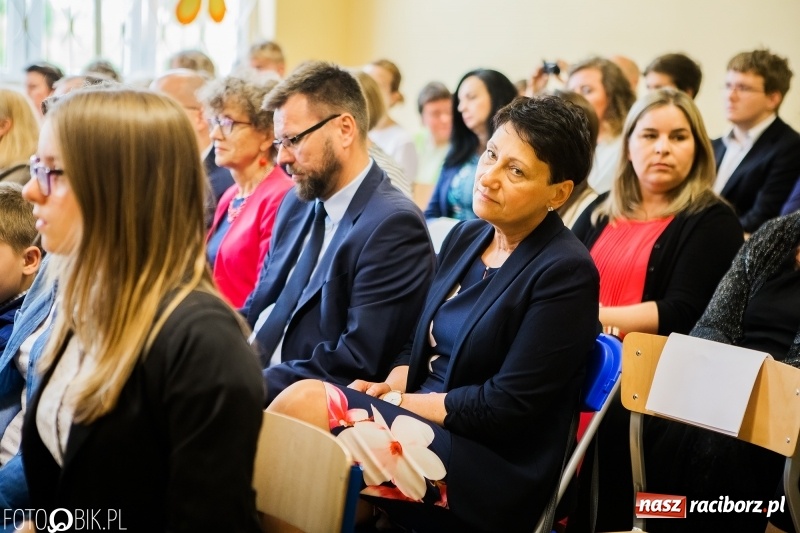 Zdjęcie w galerii na portalu naszraciborz.pl: Ostatni dzwonek zabrzmiał w Studziennej. Miejskie zakończenie roku szkolnego w ZSP 4 wiadomości z regionu