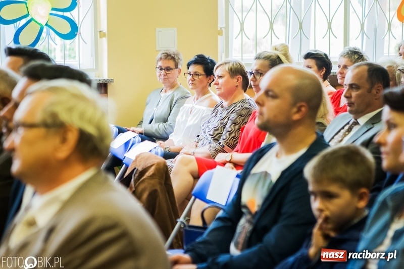 Zdjęcie w galerii na portalu naszraciborz.pl: Ostatni dzwonek zabrzmiał w Studziennej. Miejskie zakończenie roku szkolnego w ZSP 4 wiadomości z regionu
