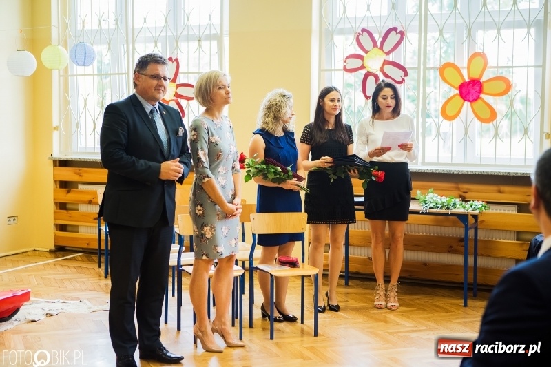 Zdjęcie w galerii na portalu naszraciborz.pl: Ostatni dzwonek zabrzmiał w Studziennej. Miejskie zakończenie roku szkolnego w ZSP 4 wiadomości z regionu
