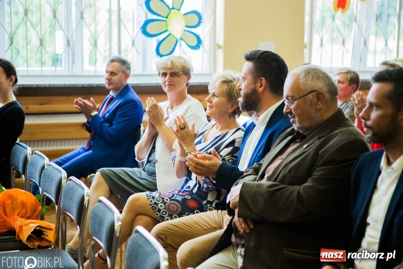 Zdjęcie w galerii na portalu naszraciborz.pl: Ostatni dzwonek zabrzmiał w Studziennej. Miejskie zakończenie roku szkolnego w ZSP 4 wiadomości z regionu