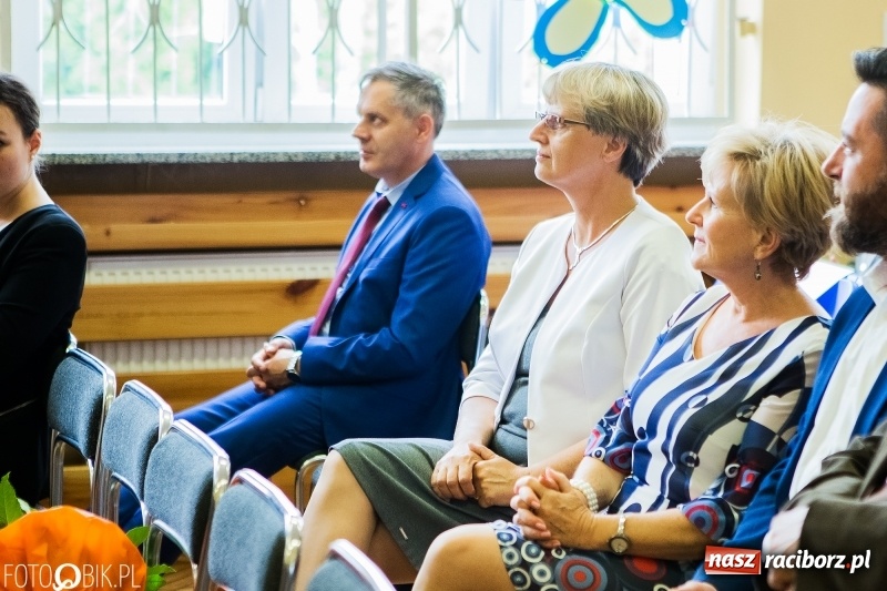 Zdjęcie w galerii na portalu naszraciborz.pl: Ostatni dzwonek zabrzmiał w Studziennej. Miejskie zakończenie roku szkolnego w ZSP 4 wiadomości z regionu