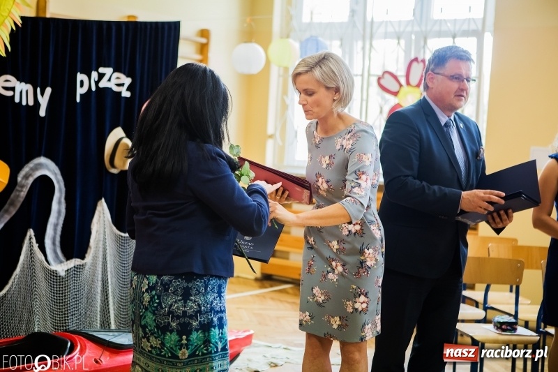 Zdjęcie w galerii na portalu naszraciborz.pl: Ostatni dzwonek zabrzmiał w Studziennej. Miejskie zakończenie roku szkolnego w ZSP 4 wiadomości z regionu
