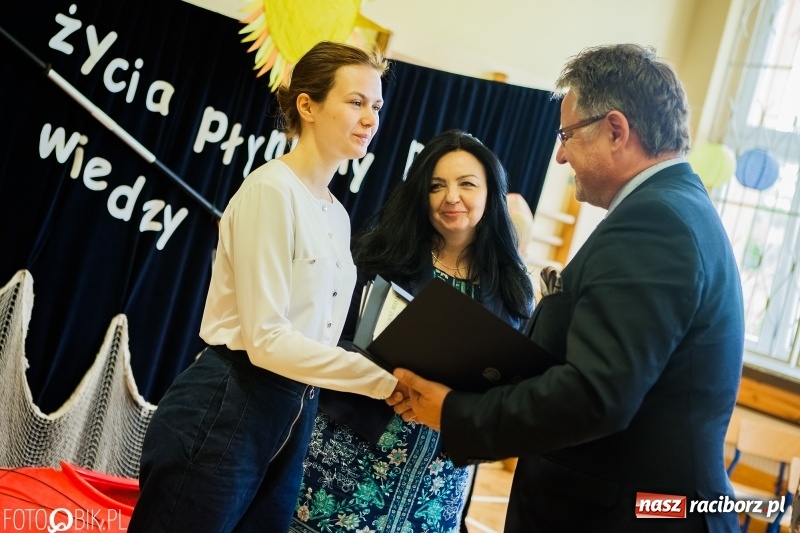 Zdjęcie w galerii na portalu naszraciborz.pl: Ostatni dzwonek zabrzmiał w Studziennej. Miejskie zakończenie roku szkolnego w ZSP 4 wiadomości z regionu