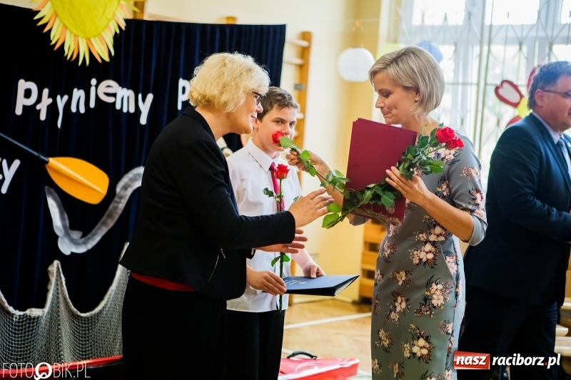 Zdjęcie w galerii na portalu naszraciborz.pl: Ostatni dzwonek zabrzmiał w Studziennej. Miejskie zakończenie roku szkolnego w ZSP 4 wiadomości z regionu