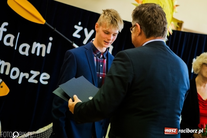 Zdjęcie w galerii na portalu naszraciborz.pl: Ostatni dzwonek zabrzmiał w Studziennej. Miejskie zakończenie roku szkolnego w ZSP 4 wiadomości z regionu