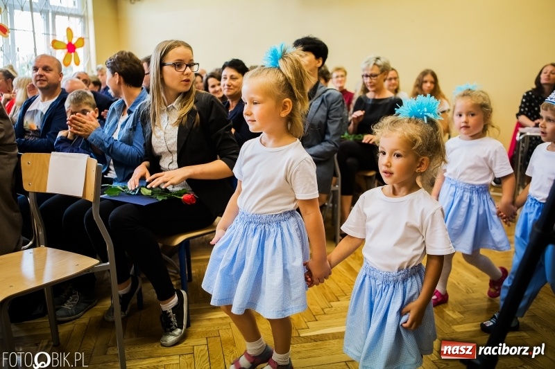 Zdjęcie w galerii na portalu naszraciborz.pl: Ostatni dzwonek zabrzmiał w Studziennej. Miejskie zakończenie roku szkolnego w ZSP 4 wiadomości z regionu