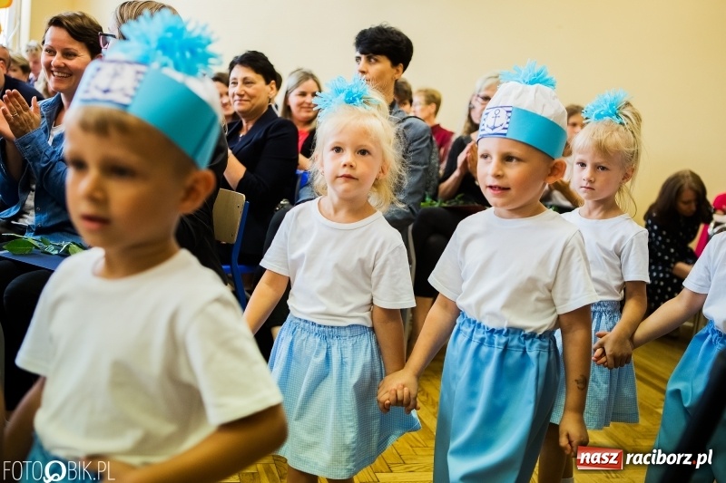 Zdjęcie w galerii na portalu naszraciborz.pl: Ostatni dzwonek zabrzmiał w Studziennej. Miejskie zakończenie roku szkolnego w ZSP 4 wiadomości z regionu