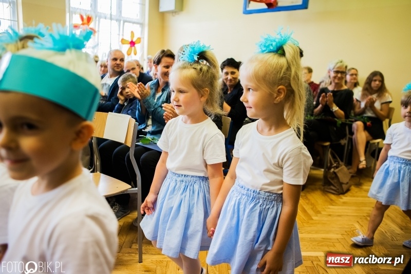 Zdjęcie w galerii na portalu naszraciborz.pl: Ostatni dzwonek zabrzmiał w Studziennej. Miejskie zakończenie roku szkolnego w ZSP 4 wiadomości z regionu