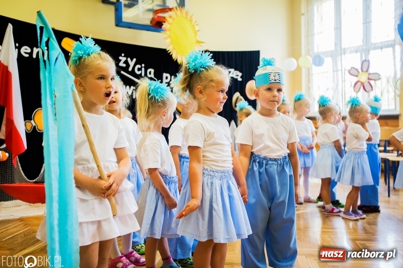 Zdjęcie w galerii na portalu naszraciborz.pl: Ostatni dzwonek zabrzmiał w Studziennej. Miejskie zakończenie roku szkolnego w ZSP 4 wiadomości z regionu