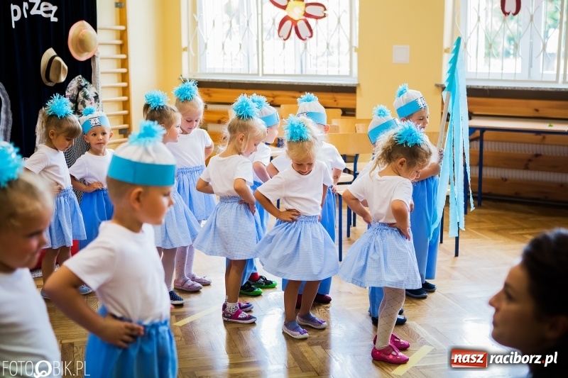 Zdjęcie w galerii na portalu naszraciborz.pl: Ostatni dzwonek zabrzmiał w Studziennej. Miejskie zakończenie roku szkolnego w ZSP 4 wiadomości z regionu