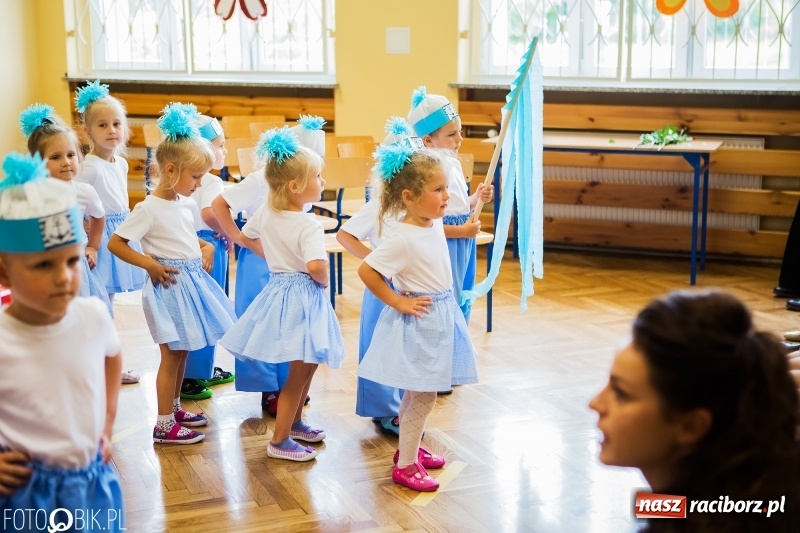 Zdjęcie w galerii na portalu naszraciborz.pl: Ostatni dzwonek zabrzmiał w Studziennej. Miejskie zakończenie roku szkolnego w ZSP 4 wiadomości z regionu