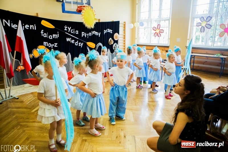 Zdjęcie w galerii na portalu naszraciborz.pl: Ostatni dzwonek zabrzmiał w Studziennej. Miejskie zakończenie roku szkolnego w ZSP 4 wiadomości z regionu