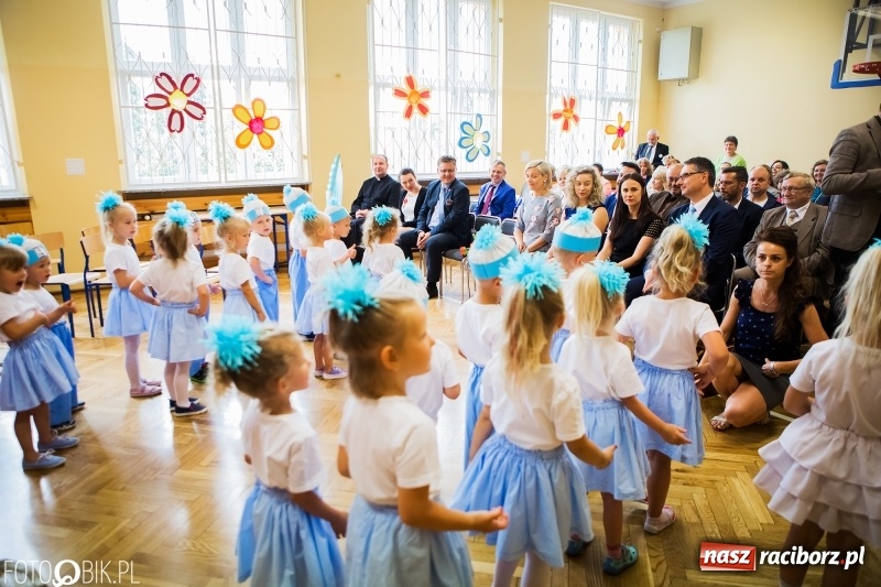 Zdjęcie w galerii na portalu naszraciborz.pl: Ostatni dzwonek zabrzmiał w Studziennej. Miejskie zakończenie roku szkolnego w ZSP 4 wiadomości z regionu