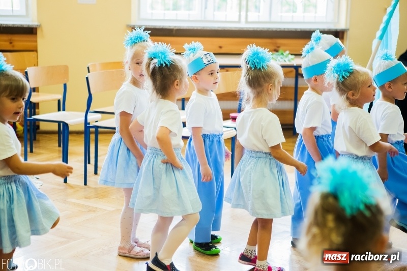 Zdjęcie w galerii na portalu naszraciborz.pl: Ostatni dzwonek zabrzmiał w Studziennej. Miejskie zakończenie roku szkolnego w ZSP 4 wiadomości z regionu