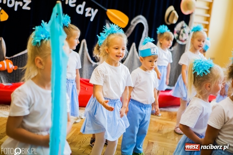 Zdjęcie w galerii na portalu naszraciborz.pl: Ostatni dzwonek zabrzmiał w Studziennej. Miejskie zakończenie roku szkolnego w ZSP 4 wiadomości z regionu