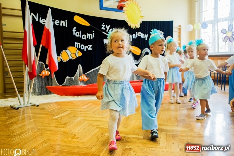 Zdjęcie w galerii na portalu naszraciborz.pl: Ostatni dzwonek zabrzmiał w Studziennej. Miejskie zakończenie roku szkolnego w ZSP 4 wiadomości z regionu