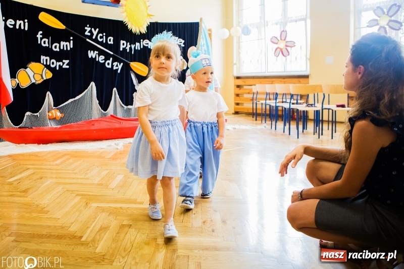 Zdjęcie w galerii na portalu naszraciborz.pl: Ostatni dzwonek zabrzmiał w Studziennej. Miejskie zakończenie roku szkolnego w ZSP 4 wiadomości z regionu