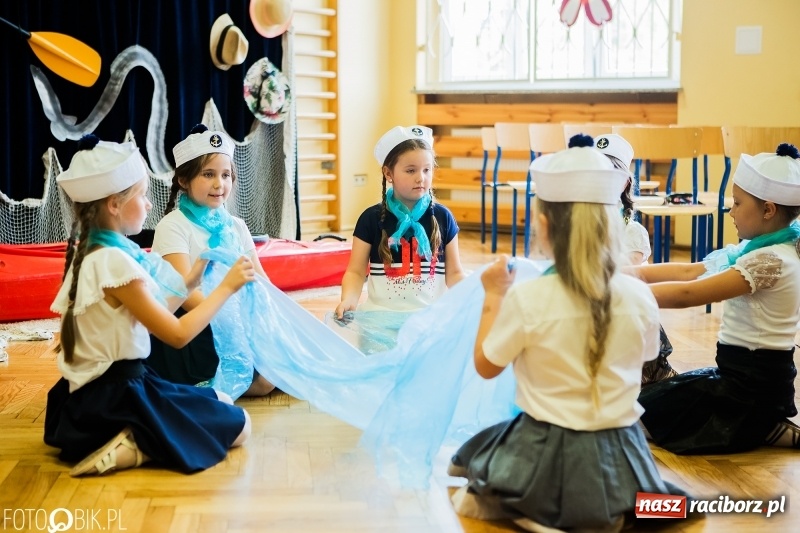 Zdjęcie w galerii na portalu naszraciborz.pl: Ostatni dzwonek zabrzmiał w Studziennej. Miejskie zakończenie roku szkolnego w ZSP 4 wiadomości z regionu