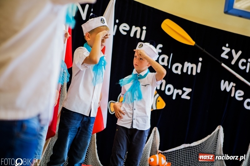 Zdjęcie w galerii na portalu naszraciborz.pl: Ostatni dzwonek zabrzmiał w Studziennej. Miejskie zakończenie roku szkolnego w ZSP 4 wiadomości z regionu