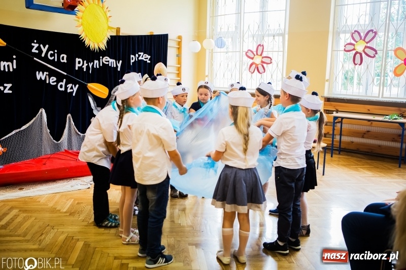 Zdjęcie w galerii na portalu naszraciborz.pl: Ostatni dzwonek zabrzmiał w Studziennej. Miejskie zakończenie roku szkolnego w ZSP 4 wiadomości z regionu