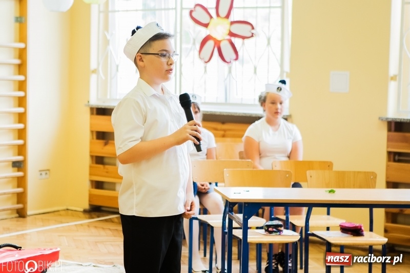 Zdjęcie w galerii na portalu naszraciborz.pl: Ostatni dzwonek zabrzmiał w Studziennej. Miejskie zakończenie roku szkolnego w ZSP 4 wiadomości z regionu
