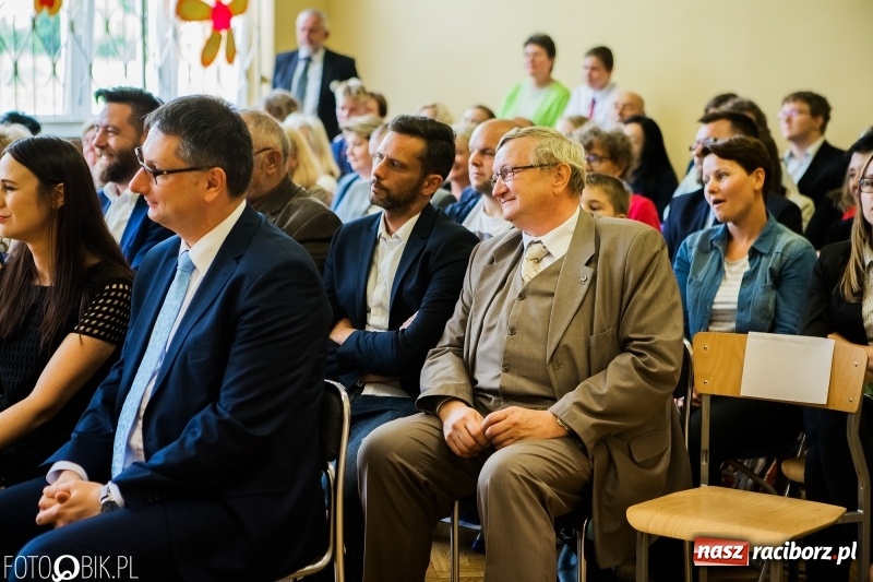 Zdjęcie w galerii na portalu naszraciborz.pl: Ostatni dzwonek zabrzmiał w Studziennej. Miejskie zakończenie roku szkolnego w ZSP 4 wiadomości z regionu