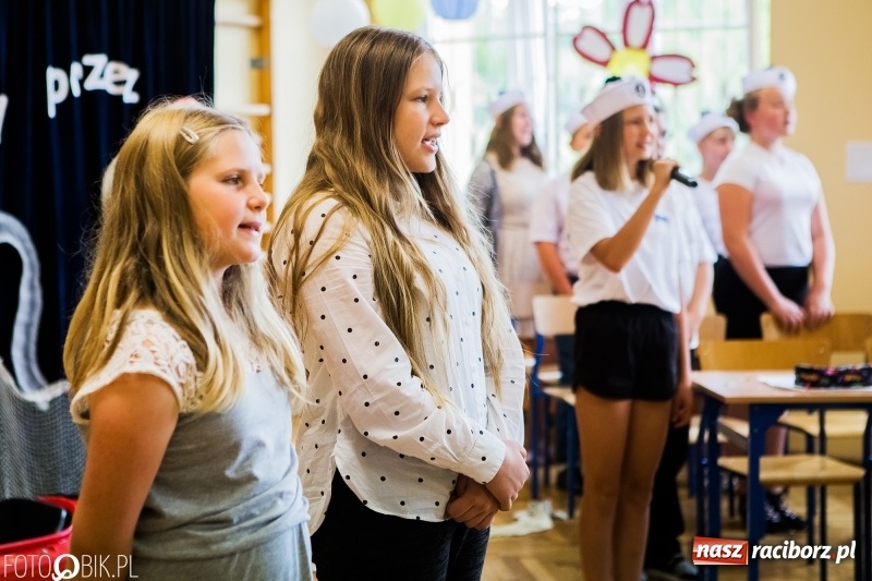 Zdjęcie w galerii na portalu naszraciborz.pl: Ostatni dzwonek zabrzmiał w Studziennej. Miejskie zakończenie roku szkolnego w ZSP 4 wiadomości z regionu