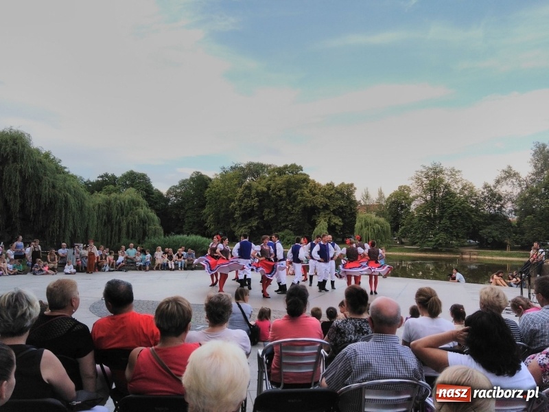 Zdjęcie w galerii na portalu naszraciborz.pl: Na festiwalu mażoretki z całego świata. Grand Prix Ministra Kultury dla tancerek z gminy Nędza  wiadomości z regionu