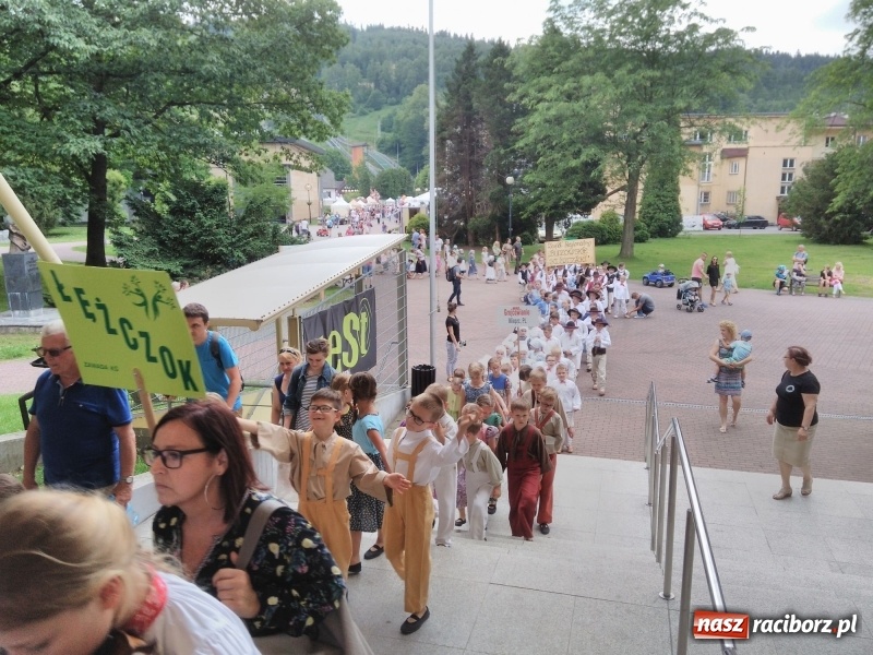 Zdjęcie w galerii na portalu naszraciborz.pl: Na festiwalu mażoretki z całego świata. Grand Prix Ministra Kultury dla tancerek z gminy Nędza  wiadomości z regionu