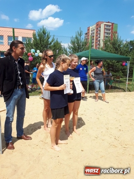 Zdjęcie w galerii na portalu naszraciborz.pl: I Turniej piłki plażowej o Puchar Dyrektora SP15 za nami wiadomości z regionu