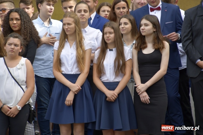 Zdjęcie w galerii na portalu naszraciborz.pl: Uczniowie SP18 pożegnali rok szkolny i… panią dyrektor wiadomości z regionu