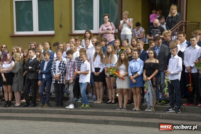 Zdjęcie w galerii na portalu naszraciborz.pl: Uczniowie SP18 pożegnali rok szkolny i… panią dyrektor wiadomości z regionu