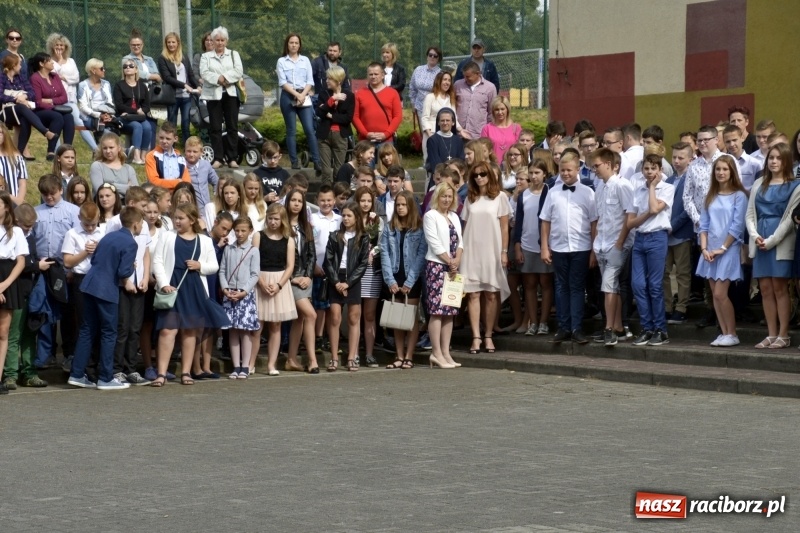 Zdjęcie w galerii na portalu naszraciborz.pl: Uczniowie SP18 pożegnali rok szkolny i… panią dyrektor wiadomości z regionu