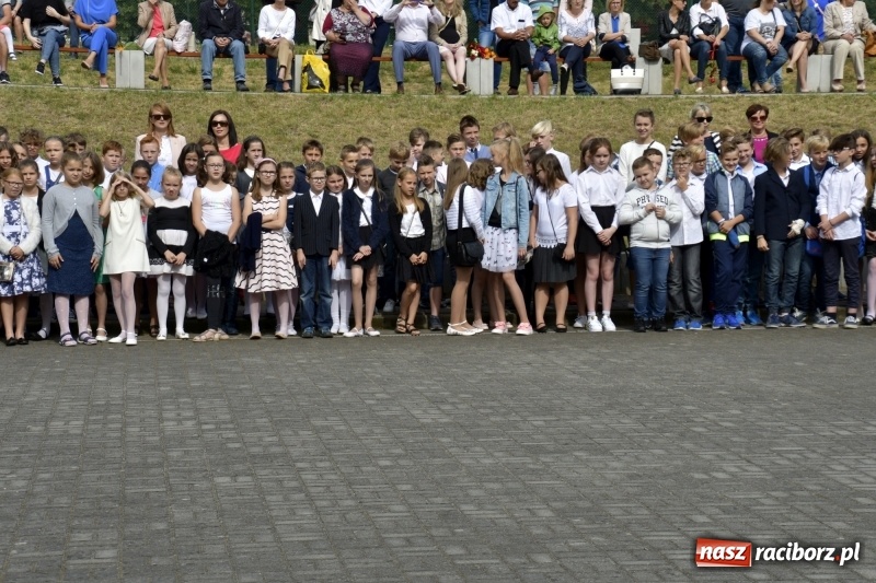 Zdjęcie w galerii na portalu naszraciborz.pl: Uczniowie SP18 pożegnali rok szkolny i… panią dyrektor wiadomości z regionu