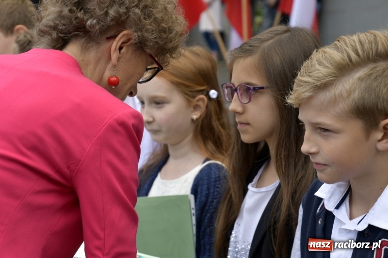 Zdjęcie w galerii na portalu naszraciborz.pl: Uczniowie SP18 pożegnali rok szkolny i… panią dyrektor wiadomości z regionu