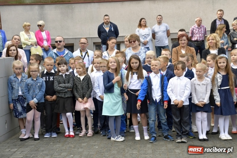 Zdjęcie w galerii na portalu naszraciborz.pl: Uczniowie SP18 pożegnali rok szkolny i… panią dyrektor wiadomości z regionu