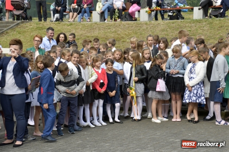 Zdjęcie w galerii na portalu naszraciborz.pl: Uczniowie SP18 pożegnali rok szkolny i… panią dyrektor wiadomości z regionu