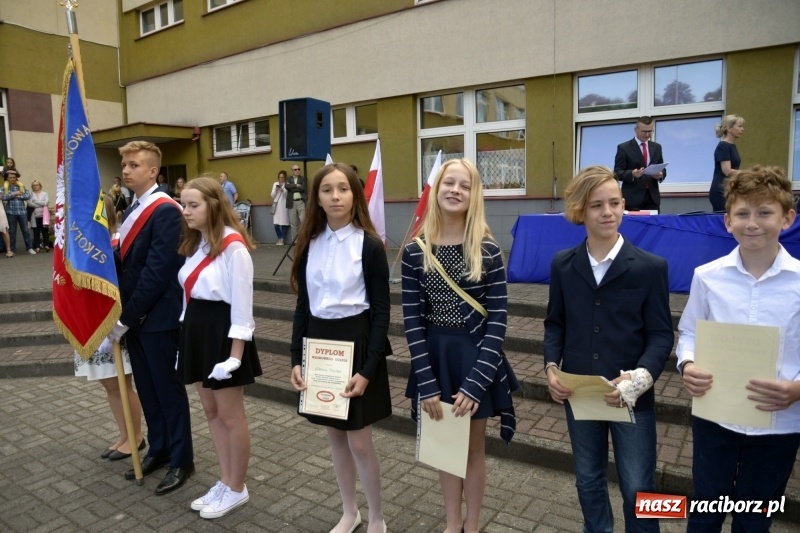 Zdjęcie w galerii na portalu naszraciborz.pl: Uczniowie SP18 pożegnali rok szkolny i… panią dyrektor wiadomości z regionu