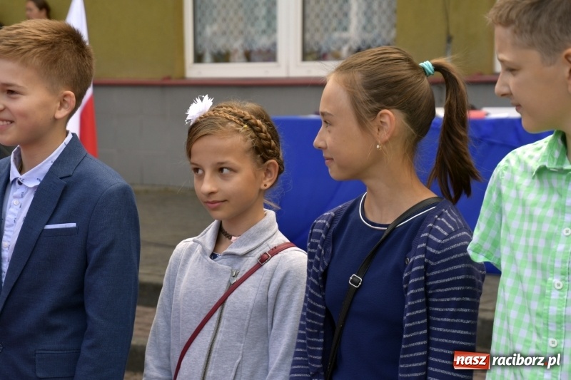 Zdjęcie w galerii na portalu naszraciborz.pl: Uczniowie SP18 pożegnali rok szkolny i… panią dyrektor wiadomości z regionu